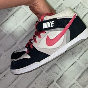 Nike mid sneaker